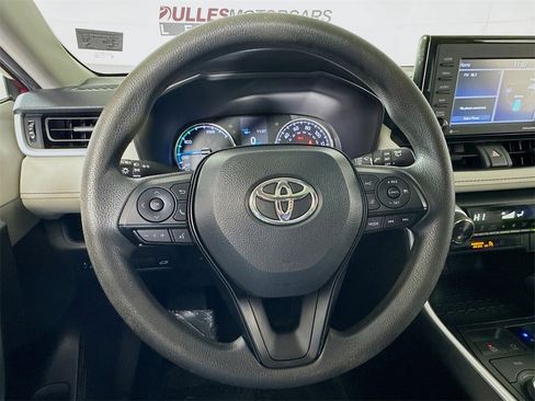 Used 2022 Toyota RAV4 XLE image 11