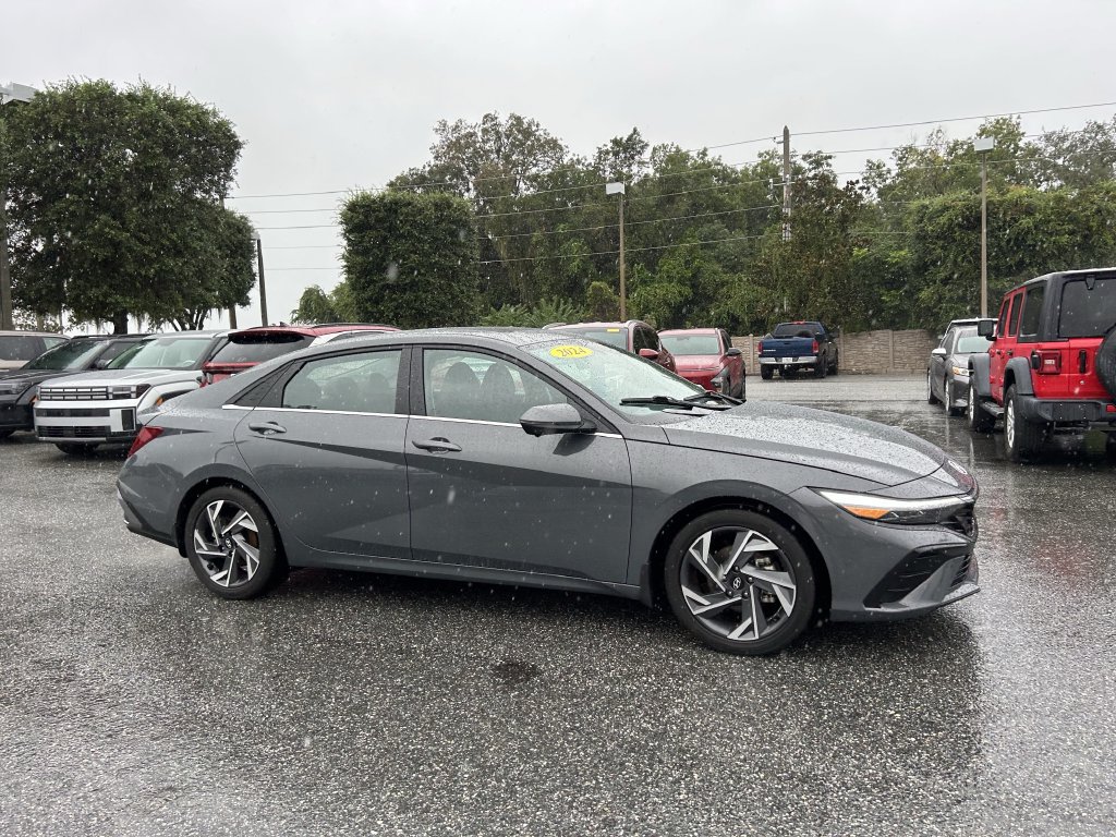 Certified 2024 Hyundai Elantra Limited FWD image 2