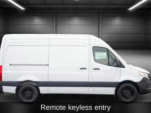 Used 2025 Mercedes-Benz Sprinter 2500 image 7