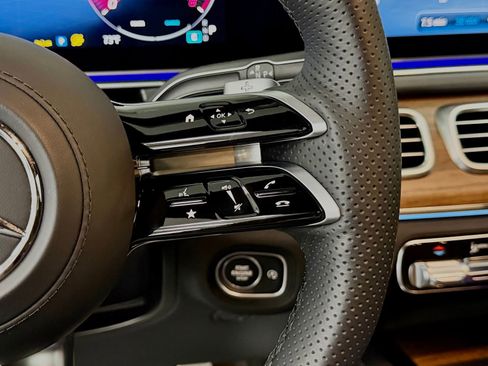 Used 2025 Mercedes-Benz GLS 450 4MATIC image 29