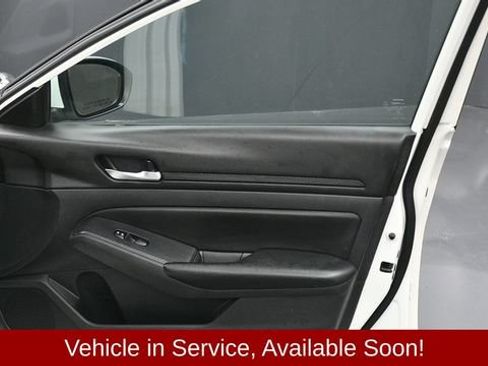 Used 2021 Nissan Altima 2.5 S FWD image 14