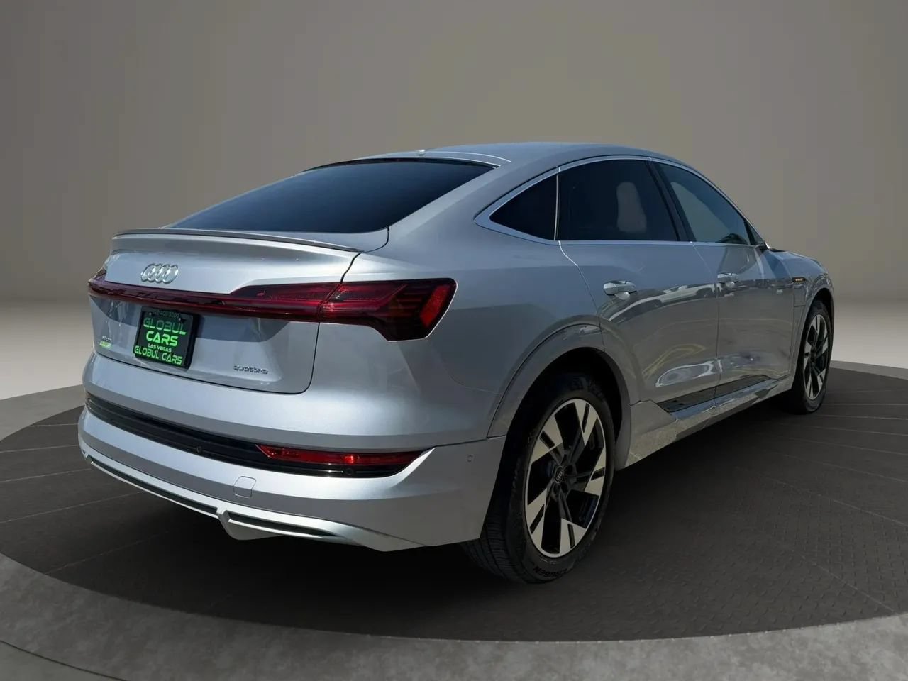 Used 2023 Audi e-tron Premium Plus AWD/4WD image 5