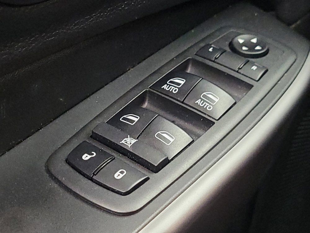 Used 2019 Jeep Cherokee Latitude Plus w/ Comfort/Convenience Group AWD/4WD image 27
