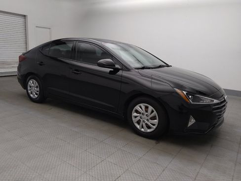 Used 2020 Hyundai Elantra SE FWD image 11