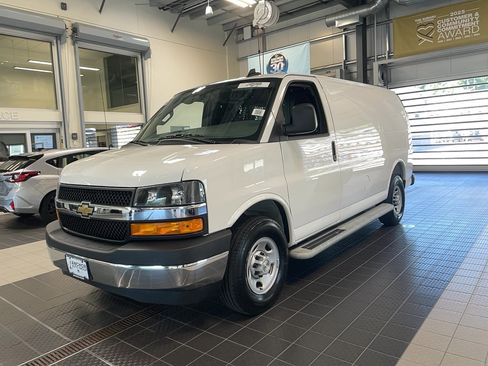 Used 2025 Chevrolet Express 2500 w/ Driver Convenience Package RWD image 3