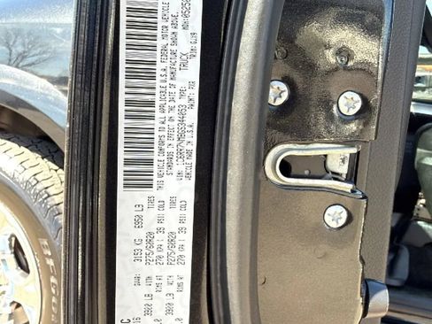 Used 2016 RAM 1500 Laramie w/ Convenience Group image 19