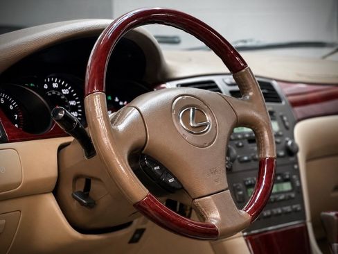 Used 2003 Lexus ES 330 FWD image 8