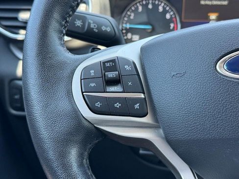 Used 2021 Ford Explorer XLT w/ Equipment Group 202A AWD/4WD image 16