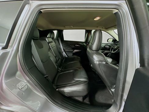 Used 2018 Jeep Cherokee Latitude Plus w/ Comfort/Convenience Group image 27