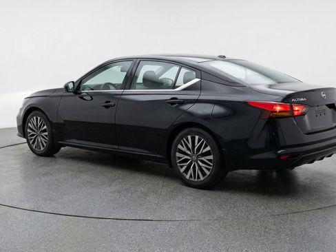 Used 2025 Nissan Altima 2.5 SV image 6