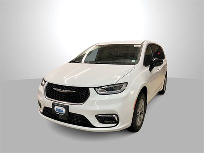 New 2026 Chrysler Pacifica Select