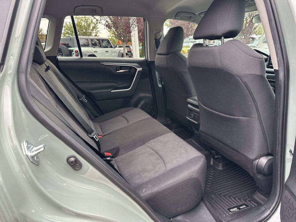 Used 2021 Toyota RAV4 XLE AWD/4WD image 15