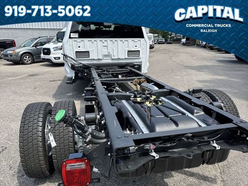 New 2025 Ford F450 XLT w/ XLT Value Package image 16