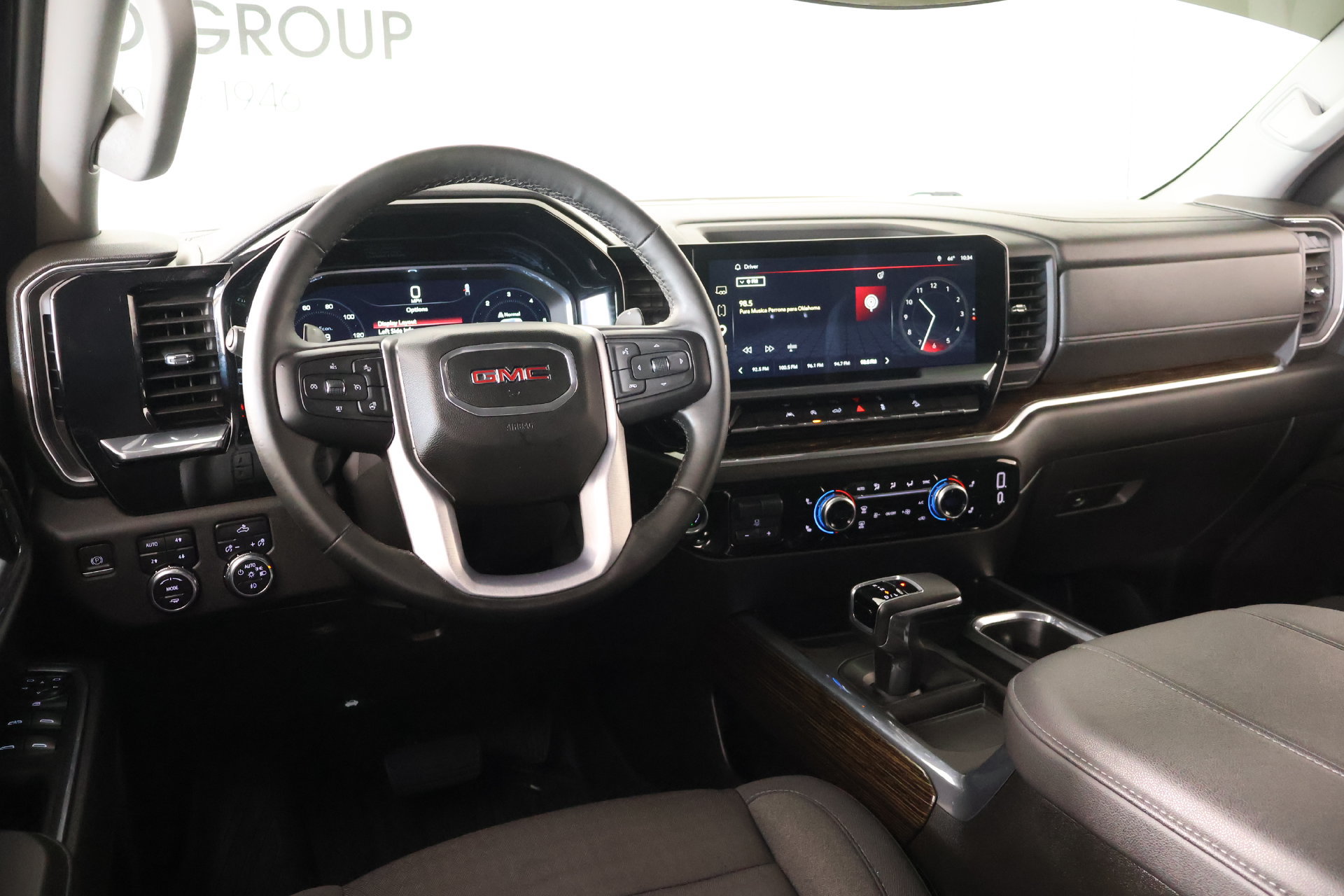 Used 2023 GMC Sierra 1500 Elevation AWD/4WD image 2