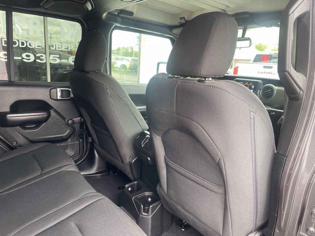 Used 2018 Jeep Wrangler Unlimited Sport AWD/4WD image 10