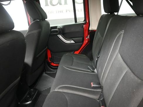 Used 2015 Jeep Wrangler Unlimited Sahara AWD/4WD image 22