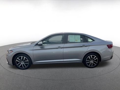 Used 2025 Volkswagen Jetta SE image 9