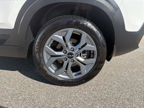 Used 2024 Kia Seltos S image 10