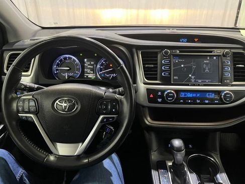 Certified 2019 Toyota Highlander XLE AWD/4WD image 23