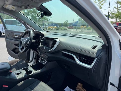 Used 2024 GMC Terrain SLE AWD/4WD image 17
