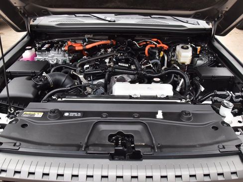 Used 2025 Toyota Land Cruiser image 40