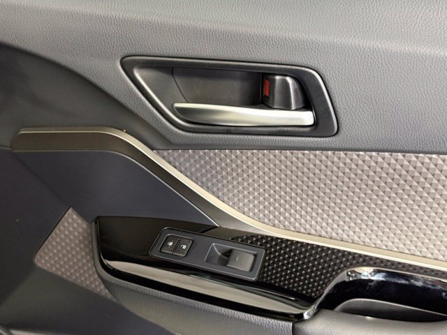Used 2022 Toyota C-HR Limited FWD image 29