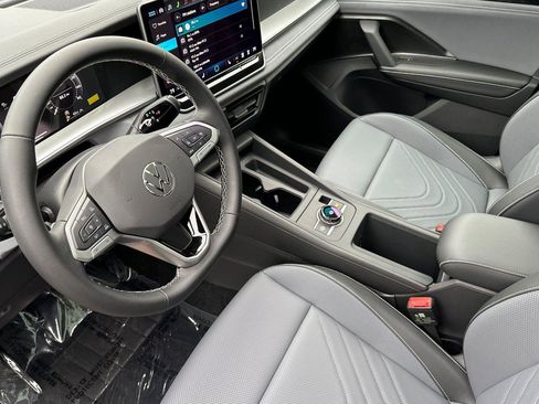 New 2026 Volkswagen Tiguan SE image 9