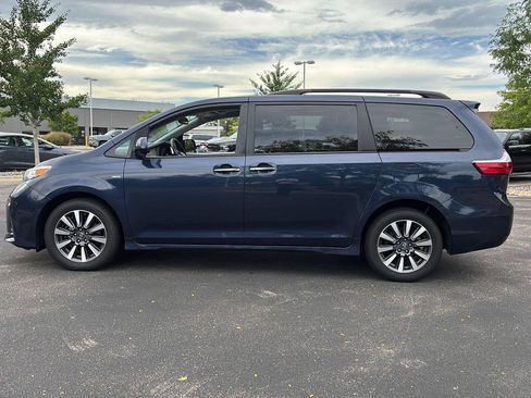 Used 2018 Toyota Sienna XLE Premium w/ Carpet Mat Package AWD/4WD image 19