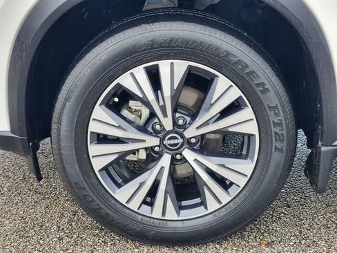 Used 2023 Nissan Rogue SV image 7