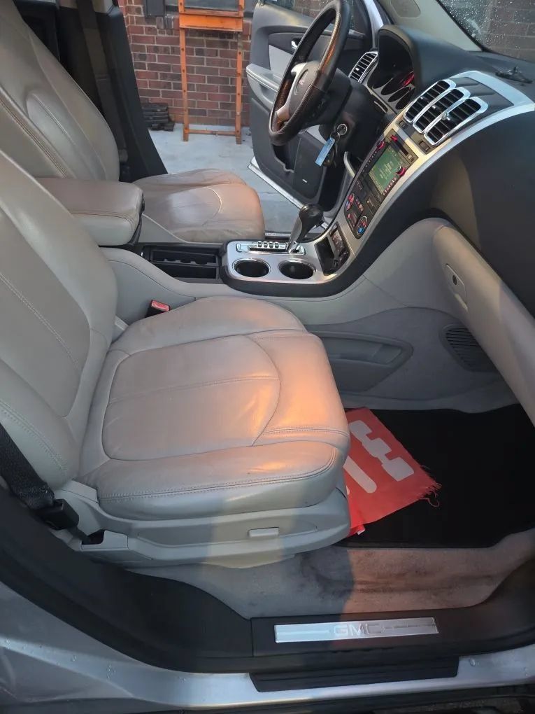 Used 2012 GMC Acadia SLT w/ LPO, 'HIT The Road' Package FWD image 29