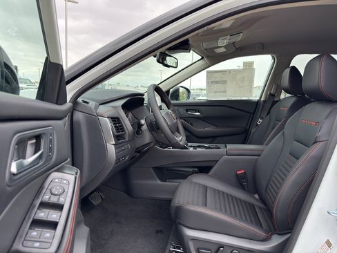 New 2026 Nissan Rogue SV AWD/4WD image 10