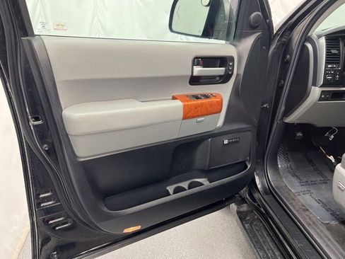 Used 2019 Toyota Sequoia Platinum AWD/4WD image 11
