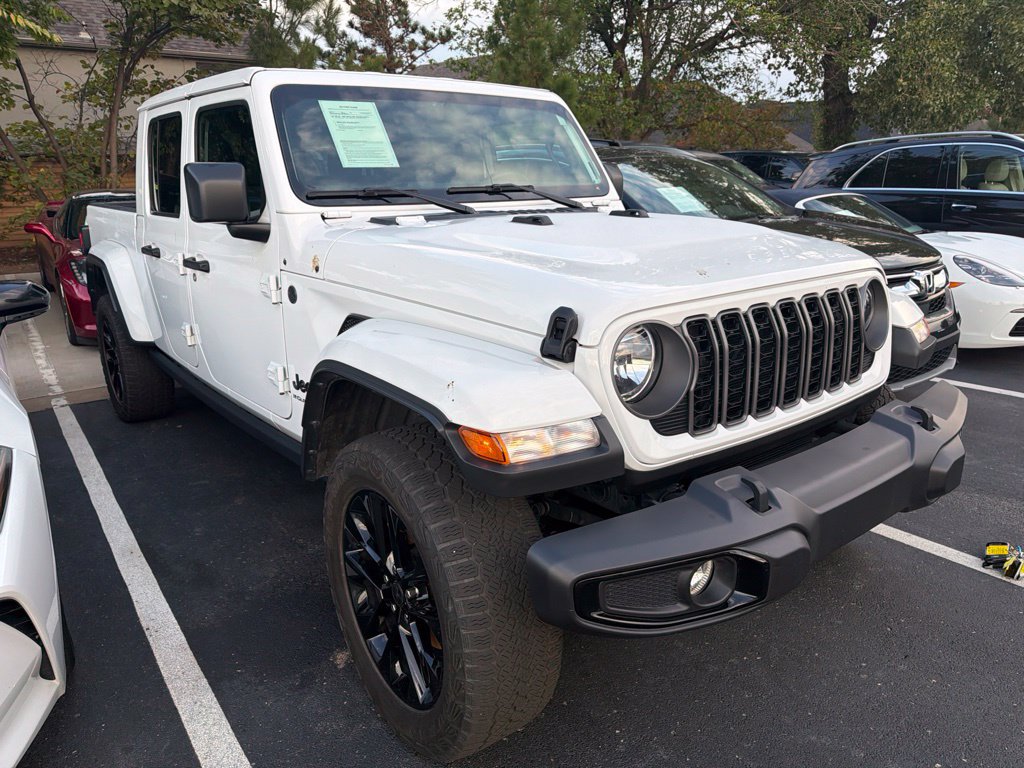 Used 2025 Jeep Gladiator Sport AWD/4WD image 2