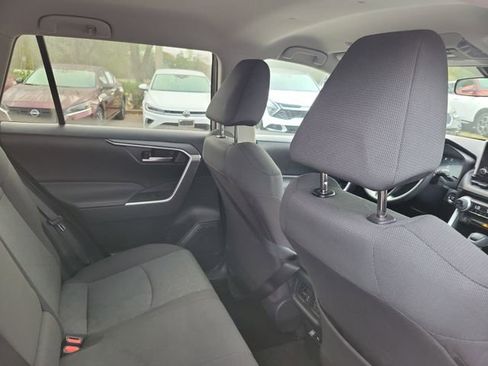 Used 2024 Toyota RAV4 XLE FWD image 31