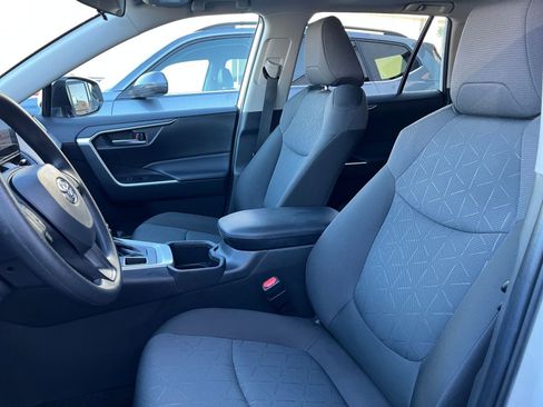 Used 2025 Toyota RAV4 XLE image 27
