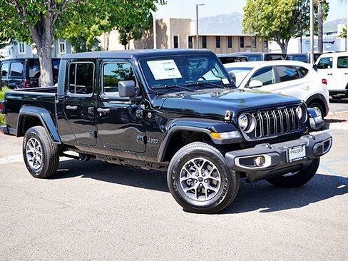 New 2025 Jeep Gladiator Sport image 3