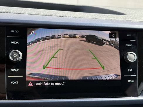 Certified 2024 Volkswagen Taos SE image 8