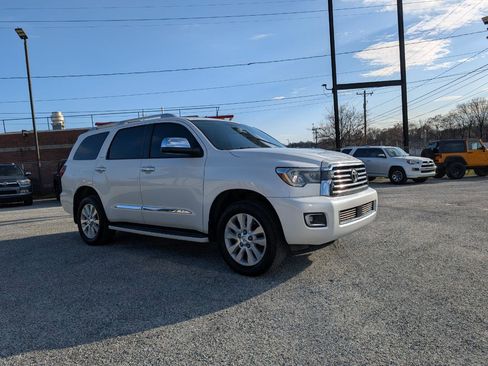 Used 2019 Toyota Sequoia Platinum image 3