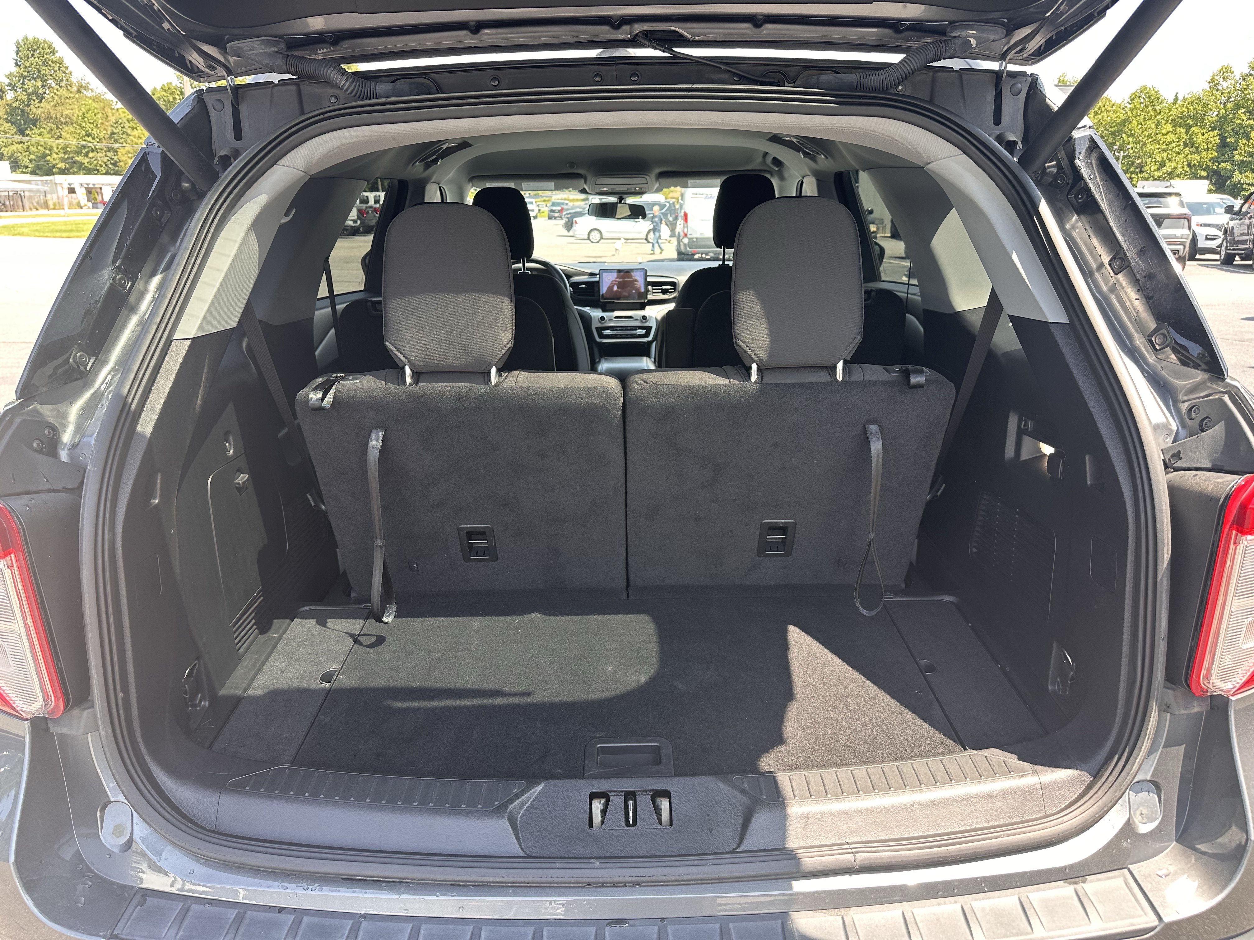 Used 2022 Ford Explorer XLT AWD/4WD image 17