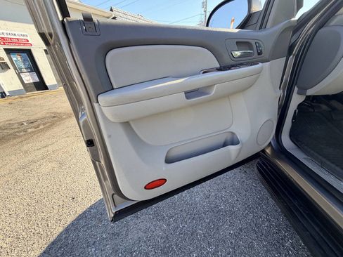 Used 2007 Chevrolet Suburban LT w/ LT Preferred Equipment Group image 44
