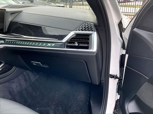 Used 2026 BMW X7 xDrive40i w/ M Sport Package image 19