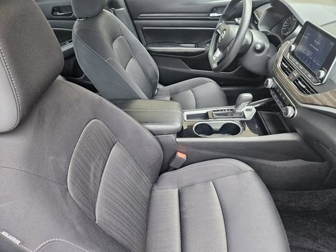 Used 2024 Nissan Altima 2.5 SV FWD image 11
