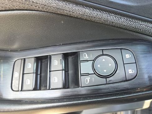 Used 2023 Nissan Rogue S image 17