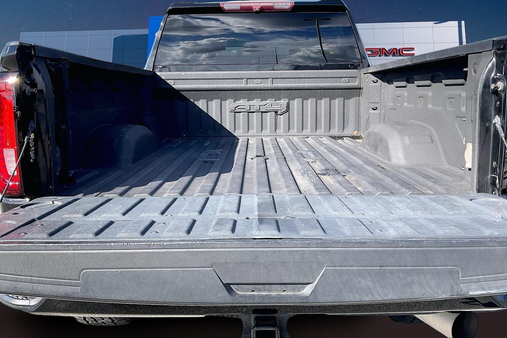 Used 2022 GMC Sierra 3500 AT4 w/ Gooseneck/5TH Wheel Package AWD/4WD image 8