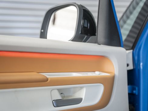Used 2025 Volkswagen ID. Buzz 1st Edition RWD image 23