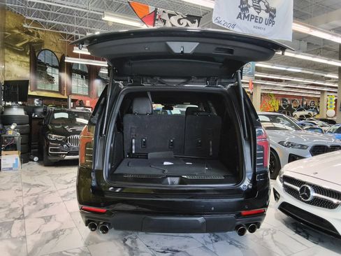Used 2025 Chevrolet Suburban Z71 AWD/4WD image 9