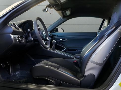 Used 2018 Porsche 718 Cayman GTS image 28