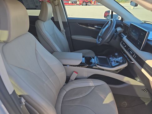 Used 2022 Lincoln Nautilus Reserve image 10