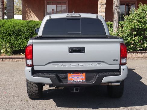 Used 2019 Toyota Tacoma TRD Sport image 7