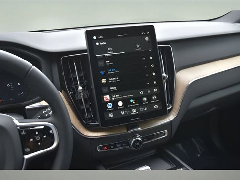 Certified 2026 Volvo XC60 B5 Core w/ Protection Package Premier image 19